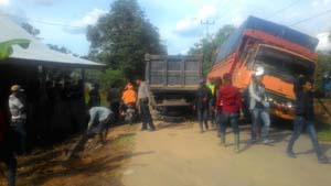 Akses Jalan Rumbai Jaya-Kota Tembilahan Macet